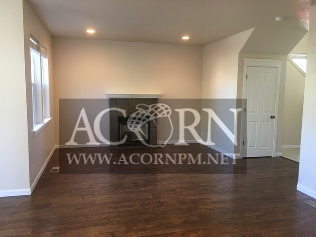Foto del edificio - 5565 King Arthur Ct