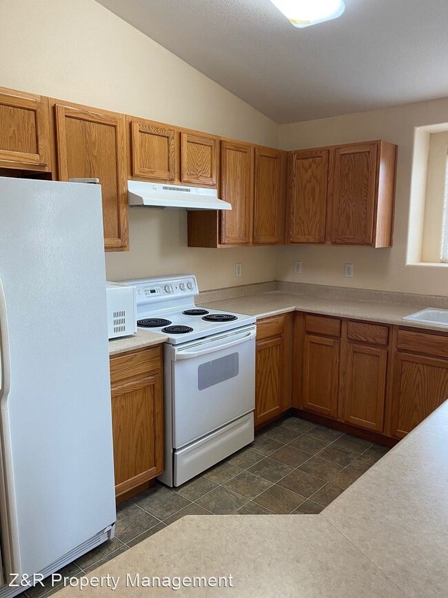Building Photo - 3 br, 2 bath House - 3912 Riviera Grv #204