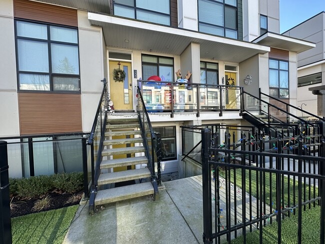 Building Photo - 45150 Thomas Rd