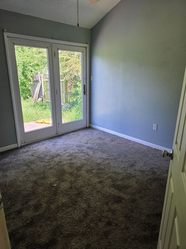 Building Photo - Spacious 3BD