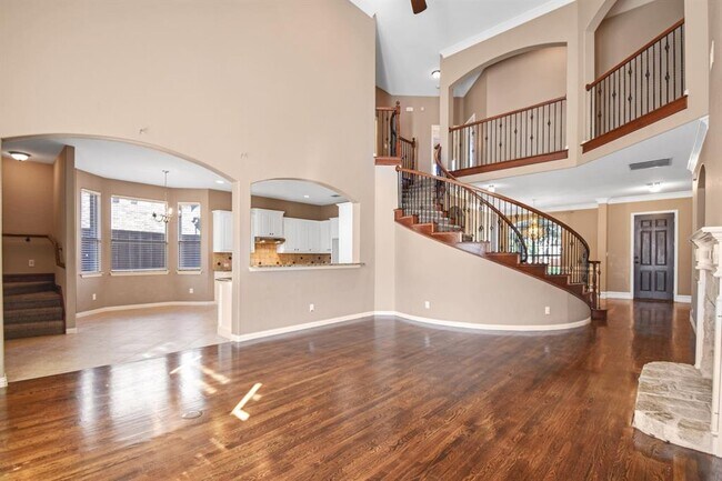 Foto del edificio - 8809 Sutton Dr