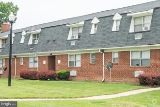 Building Photo - 704 Nottingham Rd