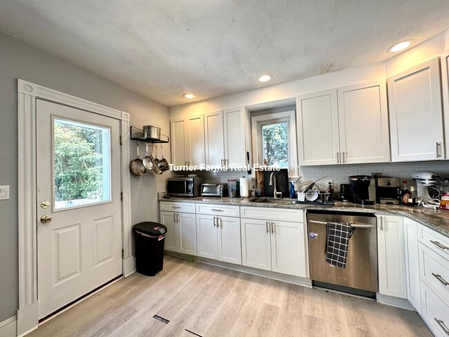 Building Photo - 30 Touro Ave