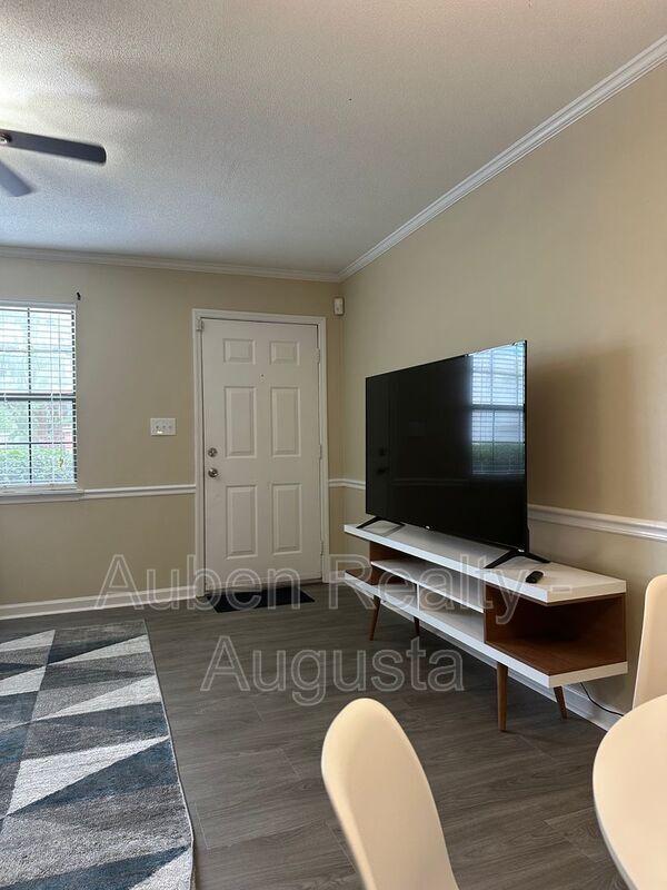 Building Photo - 204 1/2 W Buena Vista Drive