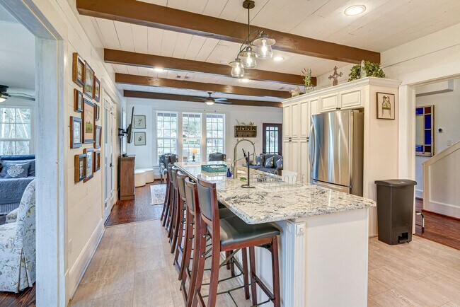 Building Photo - 5313 Palm Dr