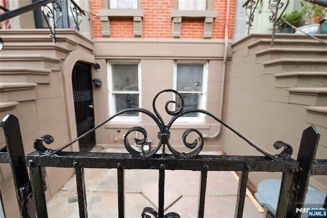 Foto del edificio - 69.5 Wayne St