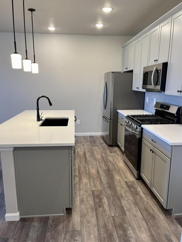 Building Photo - 1581 Spring Water Pt