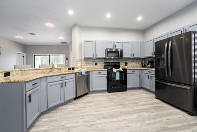 Building Photo - 16703 Lazy Breeze Loop