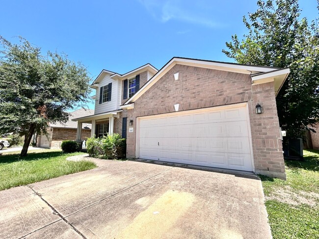 Building Photo - Your Next Home Awaits – Roomy, Bright & Co...