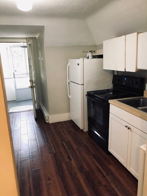 kitchen - 422 N Buckeye St