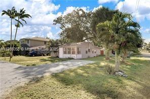 Foto principal - 858 SW 11th Ct