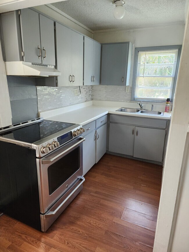 Foto del edificio - 2722 E 6th St