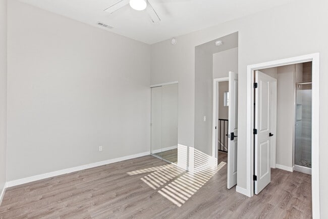 Building Photo - Private balcony + private patio!