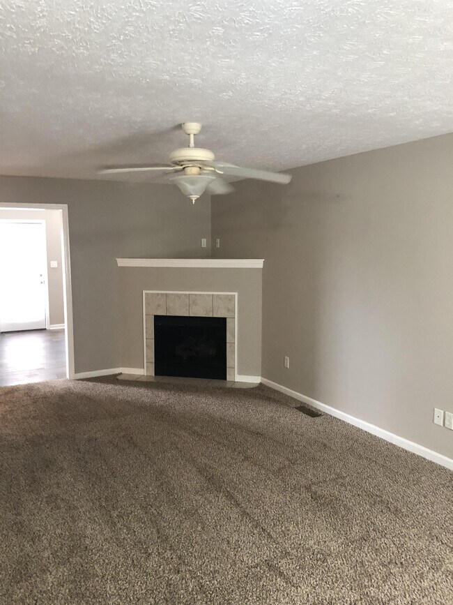Building Photo - 225 Hanover Ct