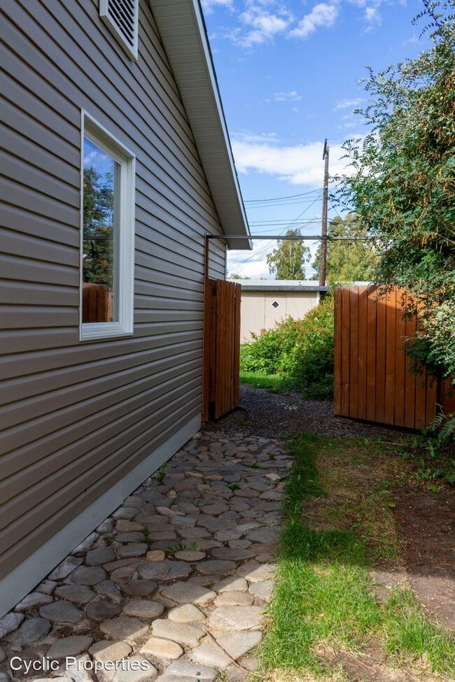 Building Photo - 4 br, 1.5 bath House - 2740 Kuskokwim Ave