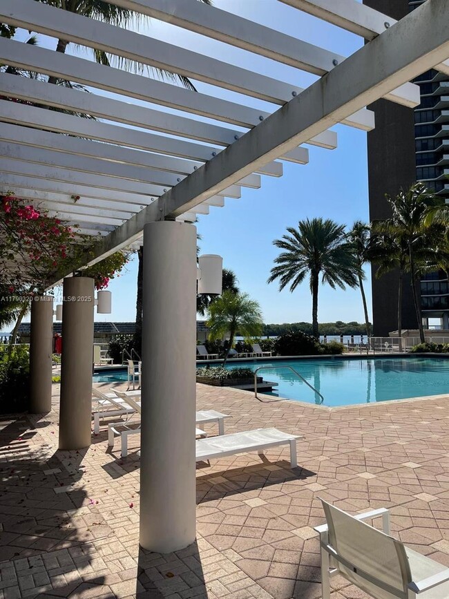 Foto del edificio - 770 NE 69th St