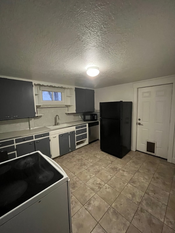 Building Photo - 534 S Main St