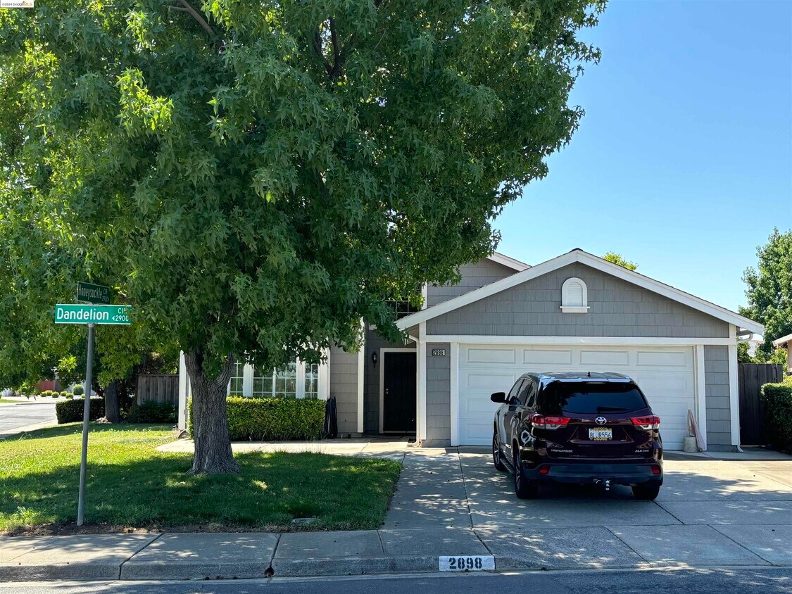 Primary Photo - 2898 Dandelion Cir
