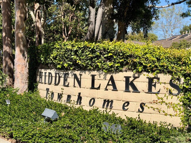 Foto del edificio - 2 Bed / 2.5 Bath Townhome in the Hidden Lakes Community