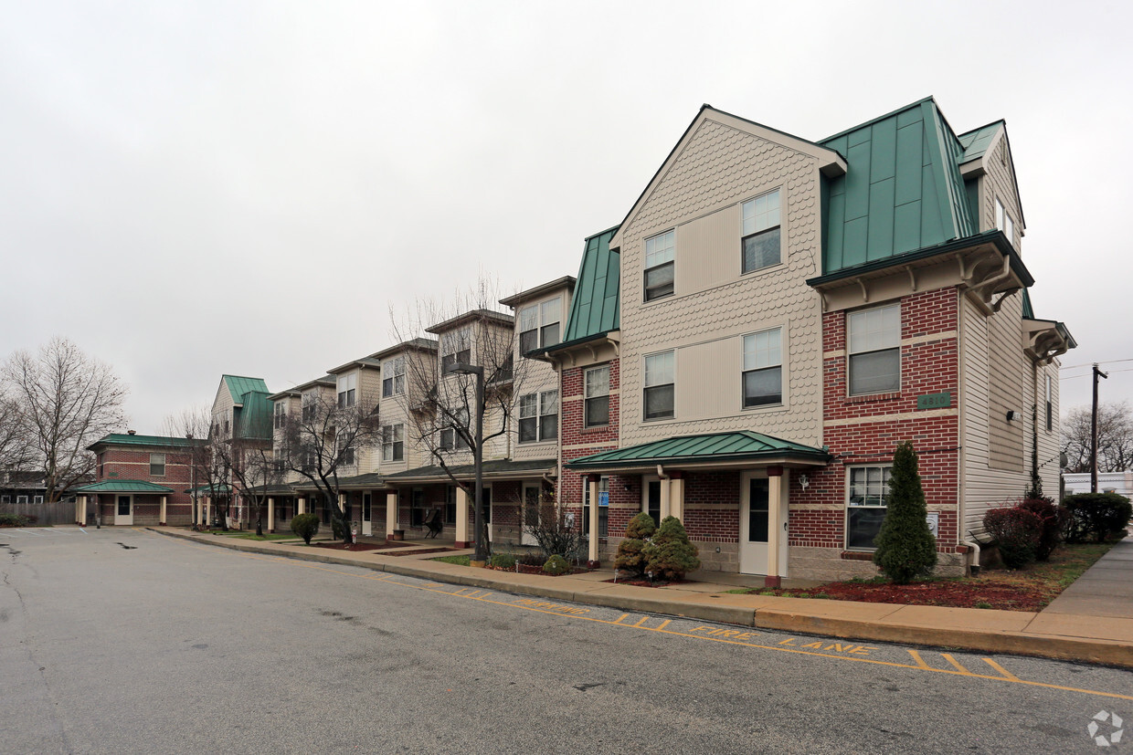 Primary Photo - Genesis Square Townhouses