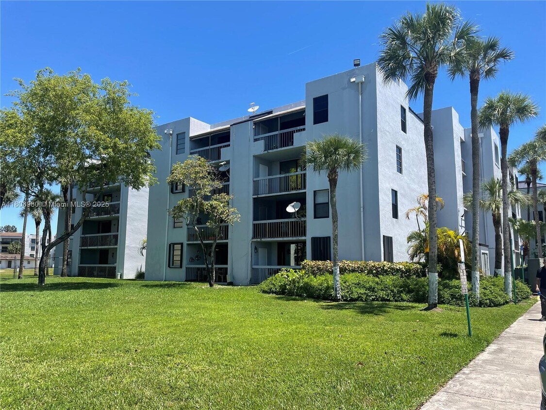 Foto principal - 12209 SW 14th Ln