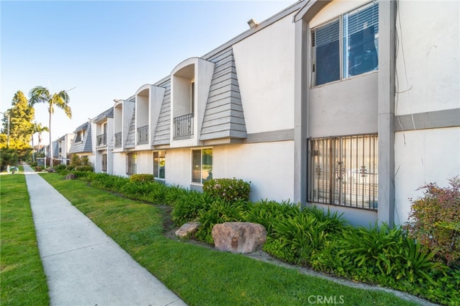 Photo - 5530 Ackerfield Ave Apartment