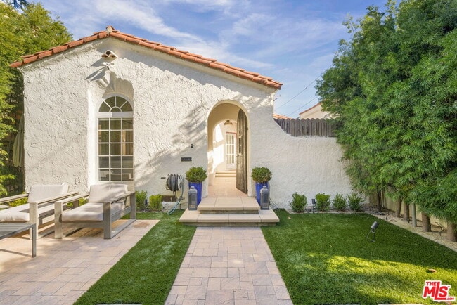 Foto del edificio - 360 Canon Dr