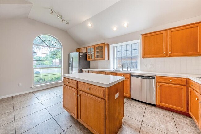 Foto del edificio - 1853 Dapplegrey Ln