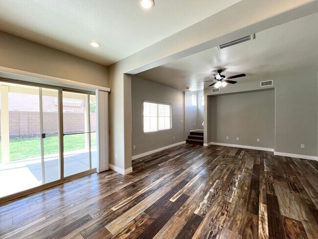 Foto del edificio - BEAUTIFUL 3BD/2.5BA HOME IN MOUNTAIN'S EDG...