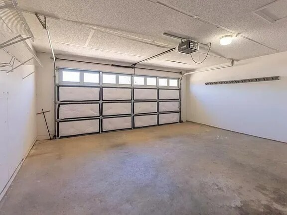 Building Photo - 128155 Meadowview Dr