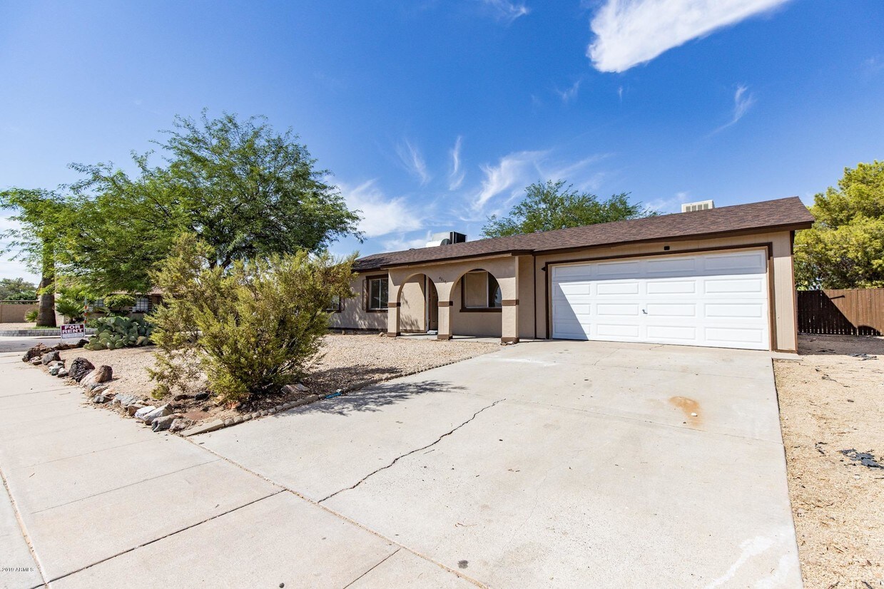 Foto principal - 4016 E Willow Ave