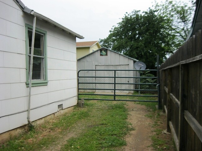 Building Photo - Charming little house in Cottonwood