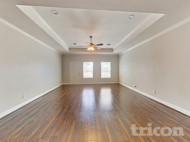 Foto del edificio - 1002 Woodcrest Dr