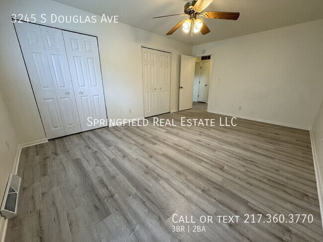 Foto del edificio - 3245 S Douglas Ave