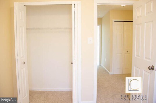 Foto del edificio - 7128 Mahogany Dr