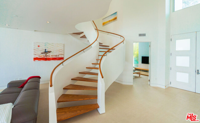 Building Photo - 27102 Malibu Cove Colony Dr