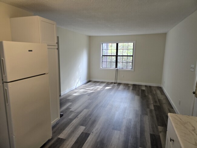 Building Photo - 103 Walsh Ln