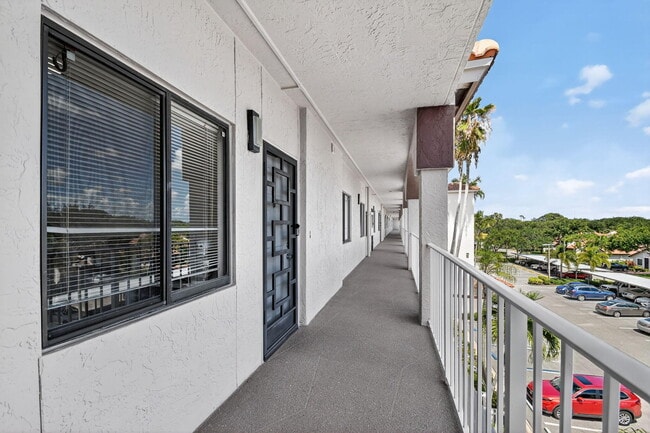 Building Photo - 6193 Pointe Regal Cir