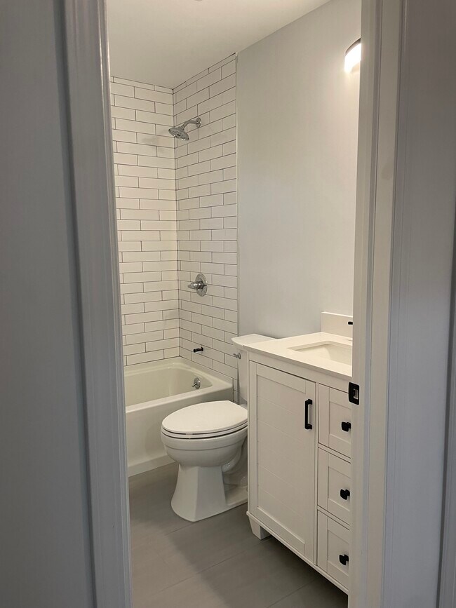 Building Photo - 122 Harrison Ave