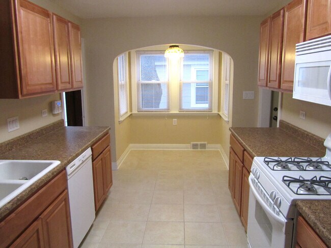 Building Photo - 3235 Emmaus Ave