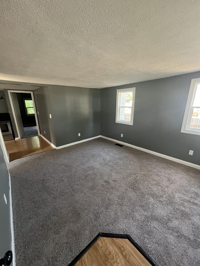 Foto del edificio - 607 Samantha Ave