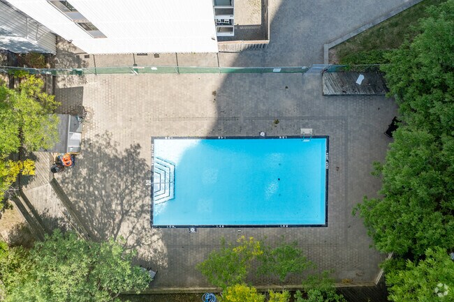 Piscine - 125 Bamburgh Circle