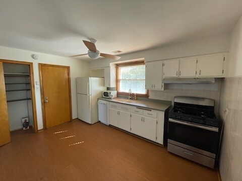 Building Photo - 9559 S Yates Blvd