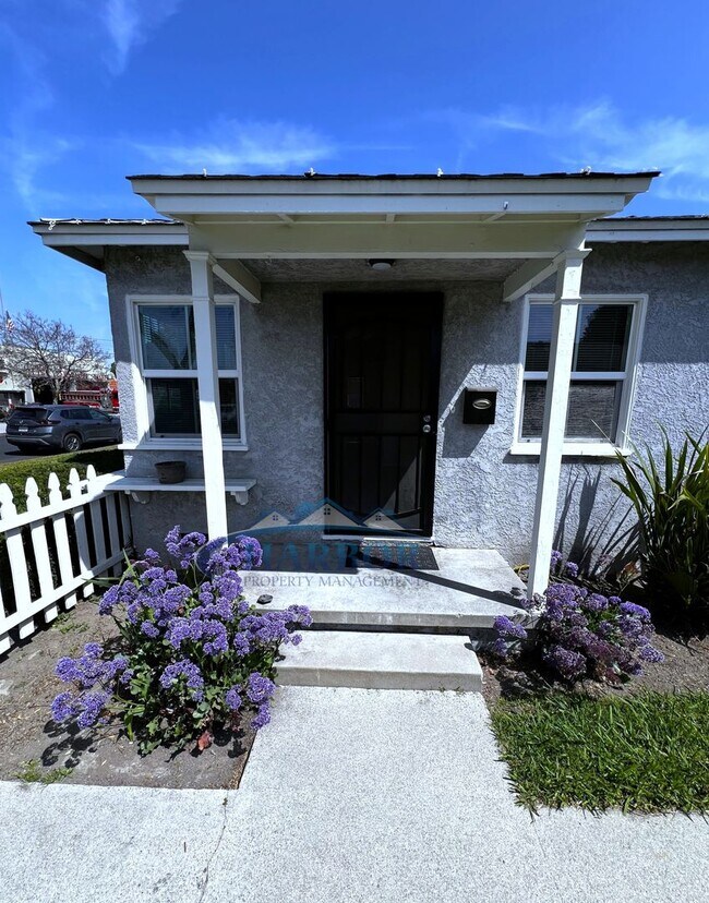 Foto del edificio - Charming Front Unit 2 Bedroom 1 Bath