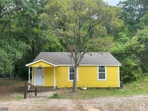 Building Photo - 1727 Summit Ave