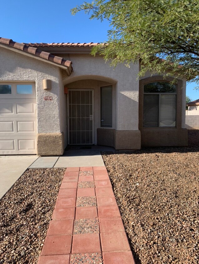 7064 W Harcuvar Dr, Tucson, AZ 85743 House Rental in Tucson, AZ
