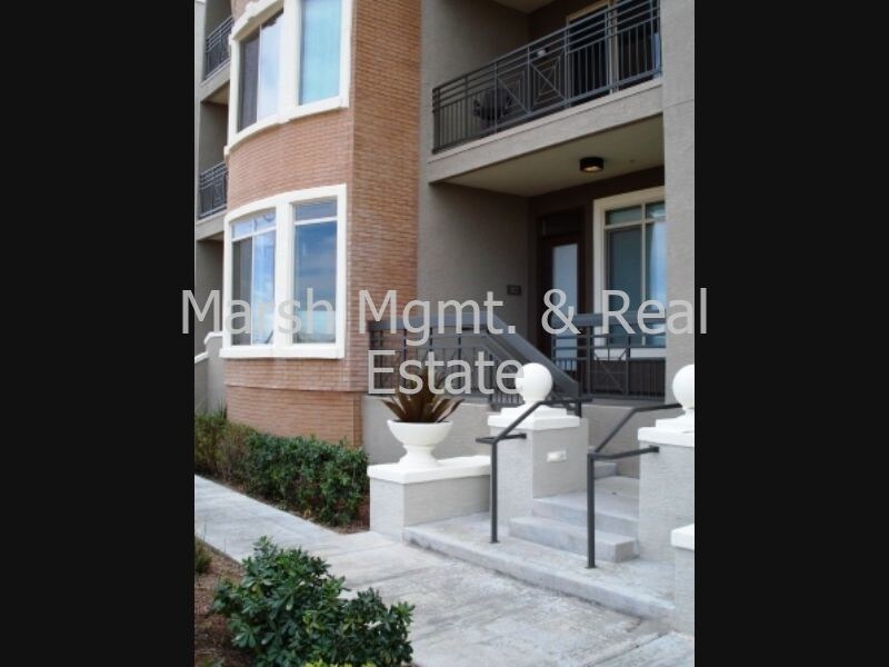 Building Photo - Gorgeous town-home on Tempe Town Lake!
