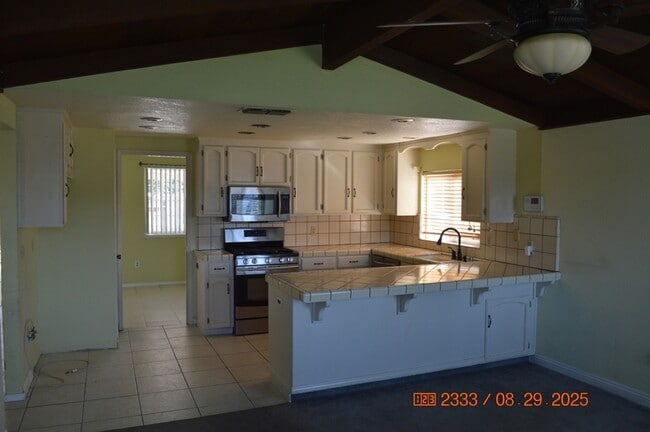 Foto del edificio - 1125 W Tuolumne Rd