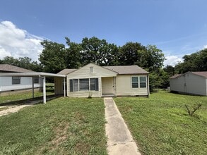Building Photo - 1002 S Highland