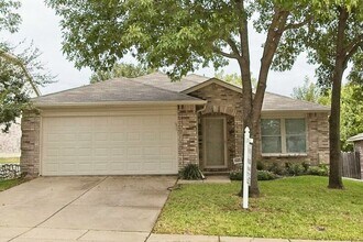 Building Photo - 2508 Clear Brook Dr